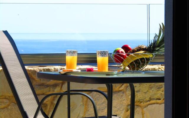 Aristos Apartments & Suites
