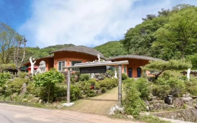 Hoengseong Haetbitdungji Pension