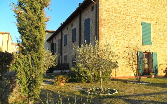 Casa Leonardo, Montaione, Mura