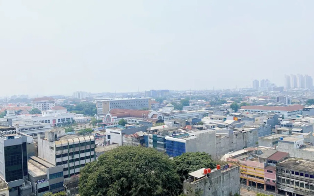 Modern Look 2Br At Lucky Tower Residence Apartment