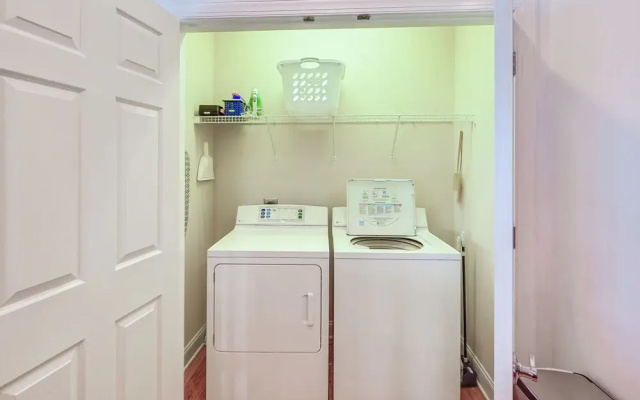 3 Mi to Beach: Ocean View Getaway w/ Pool Access
