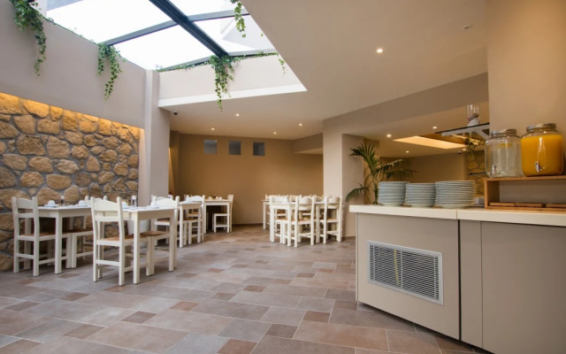 Parasol Luxury Hotel & Suites
