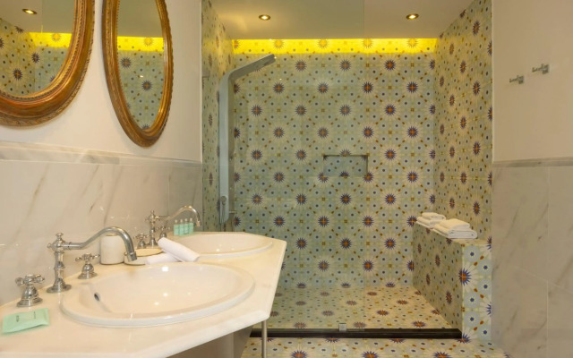 Dorion Hotel