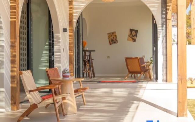 Wind and rain said sea view beauty villa