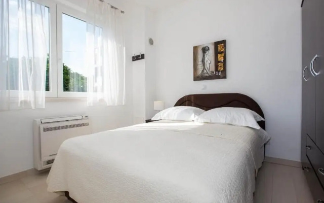 4B Apartments