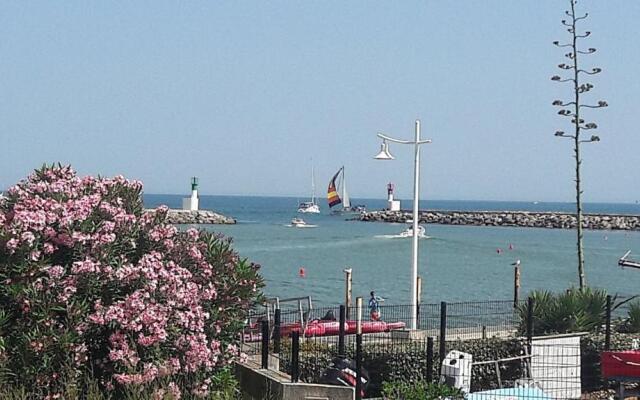 T3 Carnon, 1ère ligne 50m plage terrasse parking