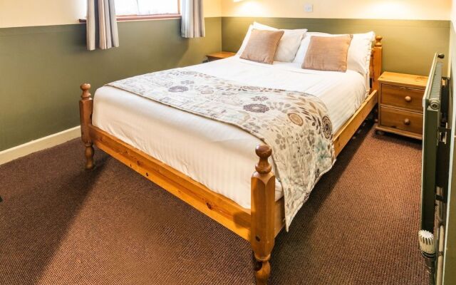 The Half Moon Inn & Country Lodge Mudford