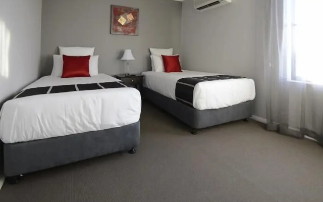 Aastro Dish Motor Inn