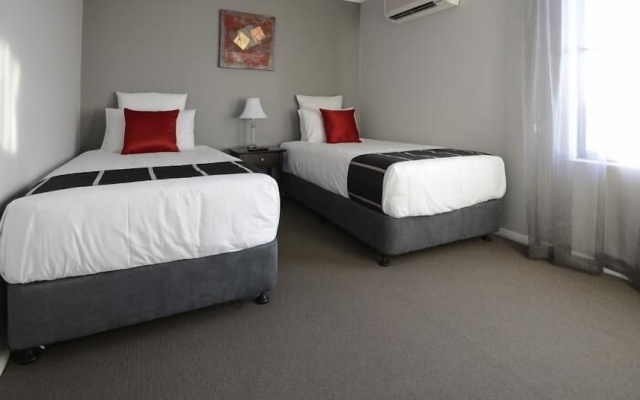 Aastro Dish Motor Inn – Guest Rooms – Parkes