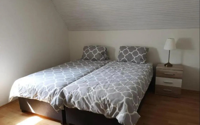 Quiet room in Budapest near airport with free parking