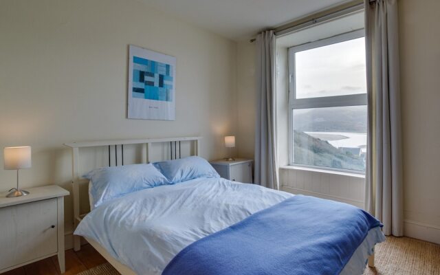 Modern Apartment Near the Estuary of the Mawddach River