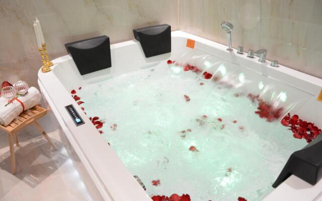 E1 Hotel
