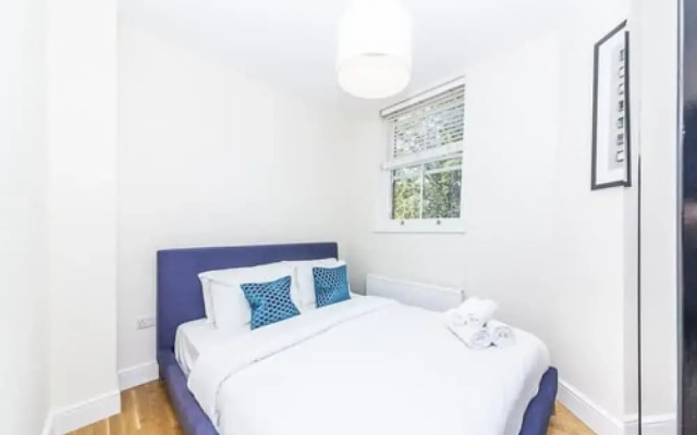 Modern Two Bedroom Apartment in Hammersmith - 207a, London