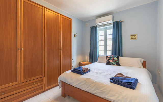 Fantastic 3 Bedroom Duplex Penthouse with Terrace