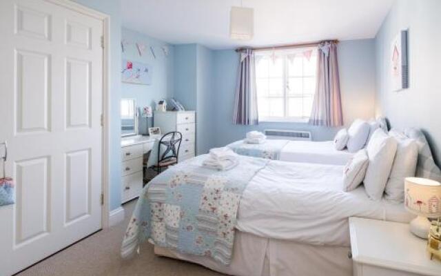 Ogilvie Lodge Apartment