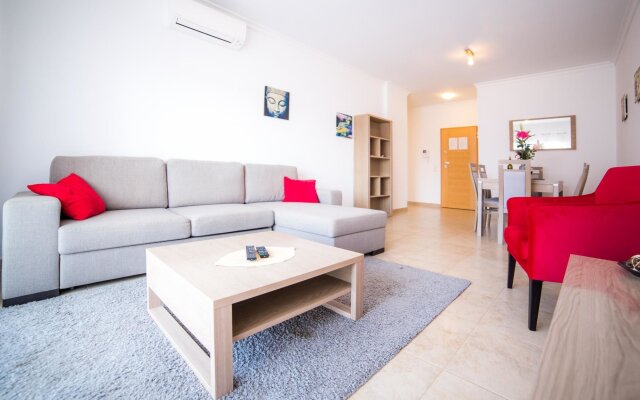 A04 - Large Modern 1 bed Apartment with pool by DreamAlgarve