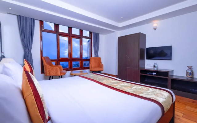 Sumitel Sanderling 500 meters from Mall Road