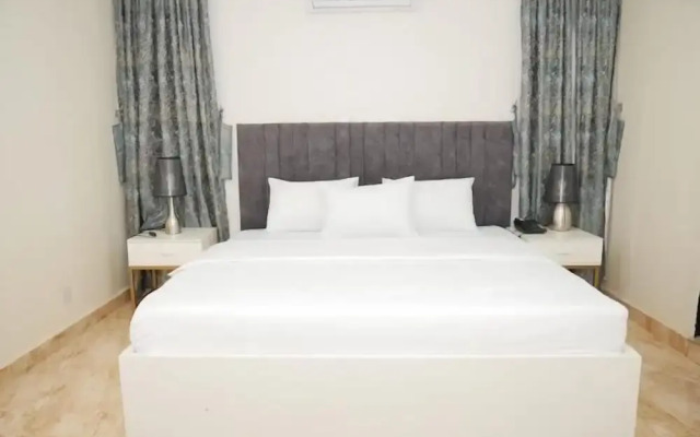 Sarina Suites and Apartments
