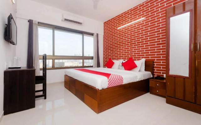 OYO 30597 Pleasant Apartment Malad East