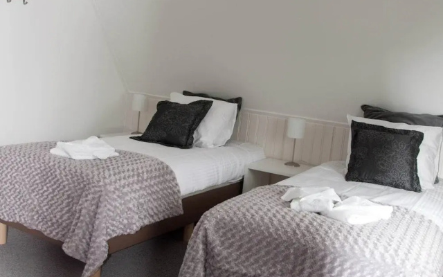 Mansion in Nijensleek With Sauna & Garden