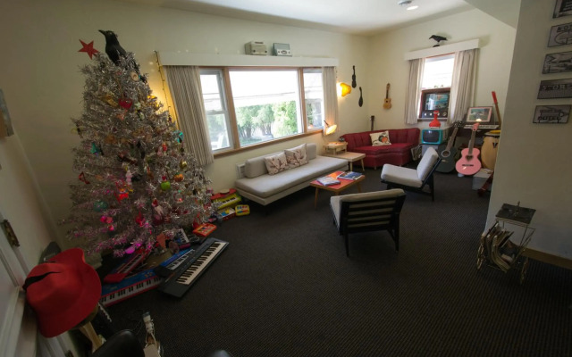 Holiday Music Motel