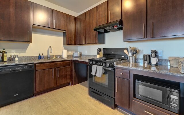 Milwaukee Beautiful Family 2BD 2BA Downtown Apartment