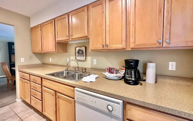 Charming 1BDR Condo w Golf Course View