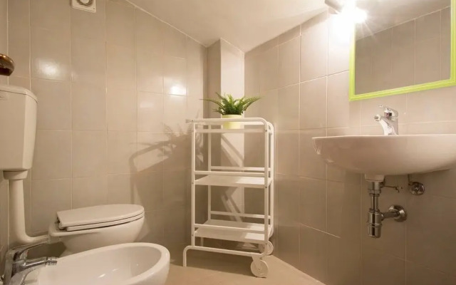 ALTIDO Lovely 1BR flat with patio and parking