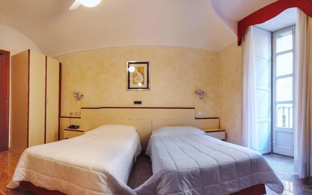 Le Petit Hotel