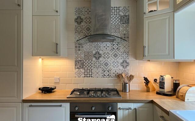 Beautiful Stylish Family Home - Free Parking