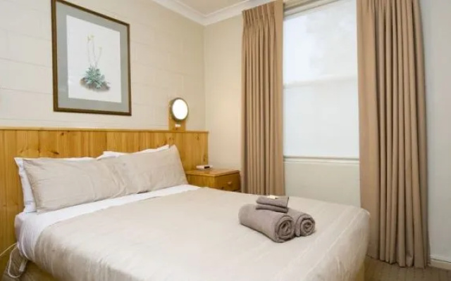 Attunga Alpine Lodge Apartments – Guest Rooms – Falls Creek