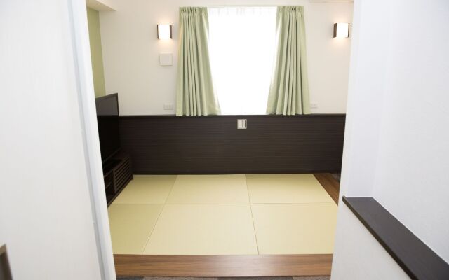 Universal Hotel Reborn