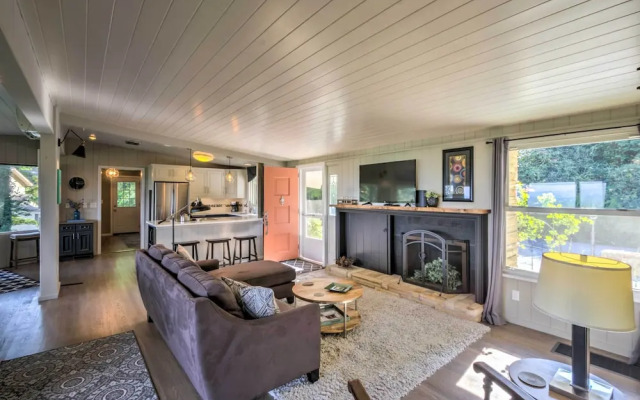 Hendersonville Home w/ Views - 3 Mi to Downtown!