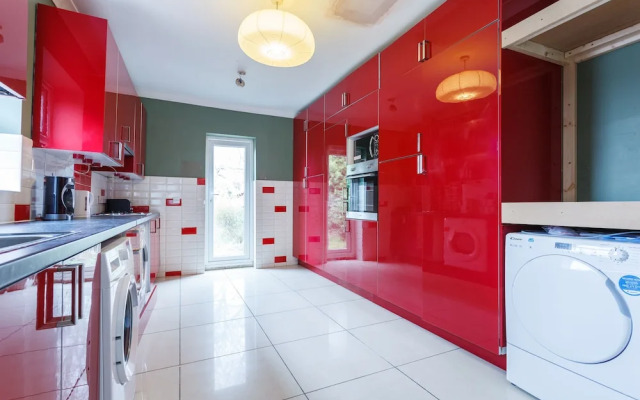 Shirley House Self Catering Guest House, 5 min Drive to Cruise Ship Terminals and City Centre