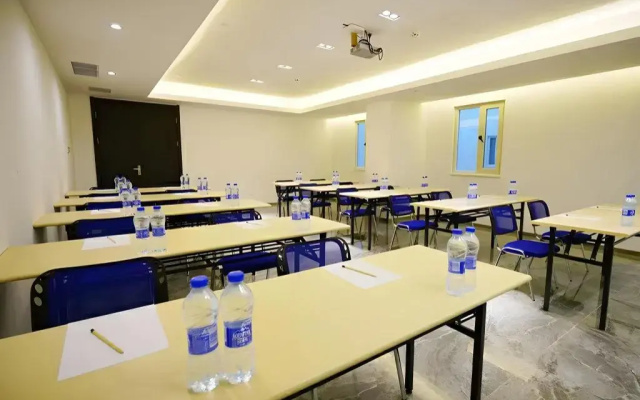 Ibis Qingdao Donghai