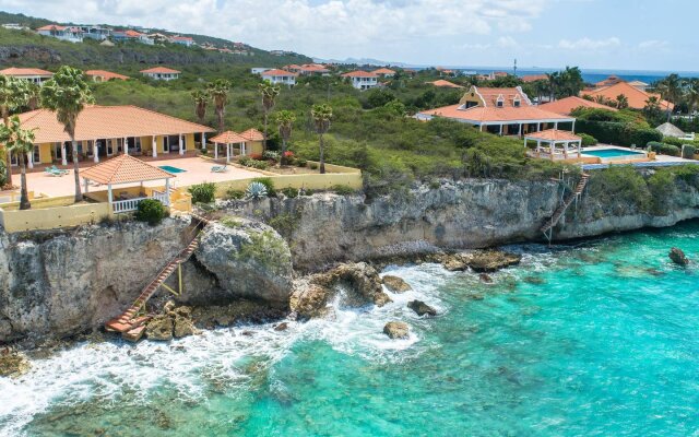 ? Colonial Dream ? Luxury Ocean Front Villa