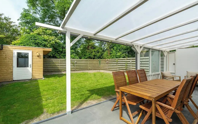 Bungalow Near Sint Maartenszee Beach