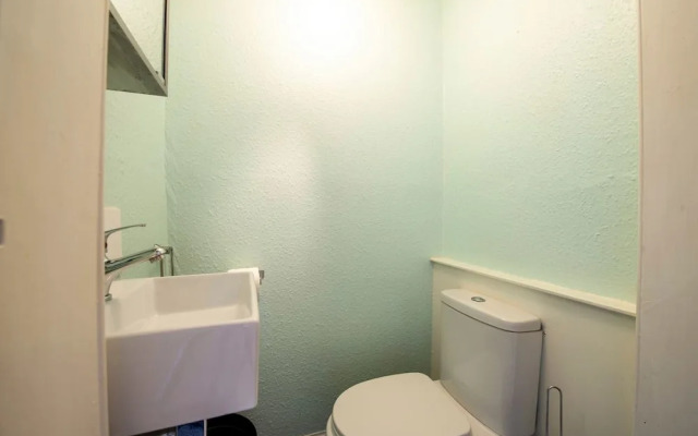 Bright And Central Flat, Directly Facing The Usher Hall