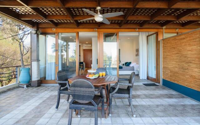 Xenios Dias Luxury Apartments With Sea View