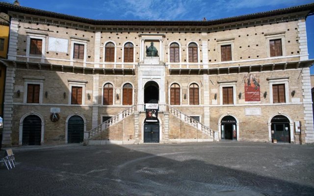 MarcheAmore - Bottega di Giacomino for art lovers, with private courtyard