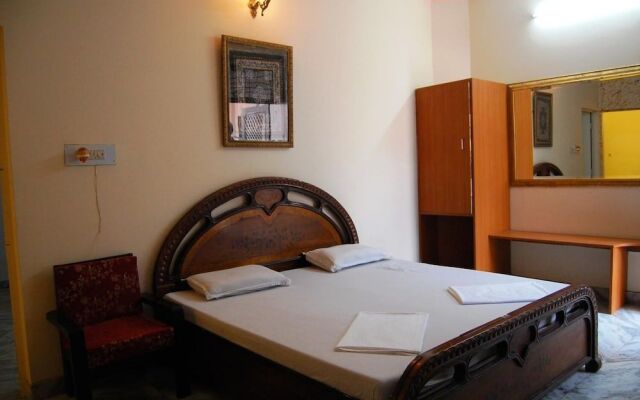 Sai Home Stay Bed and Breakfast