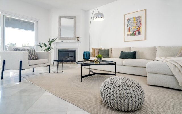 LCM - Modern 3 bedroom apt with stunning views