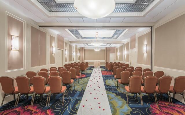 Crowne Plaza Virginia Beach Town Center by IHG