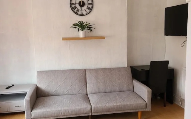 Stunning 1 bed Flat in Newport-f3