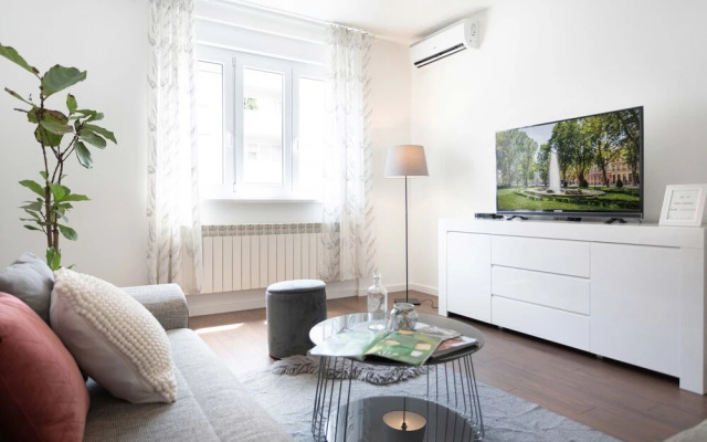 Sunny 2bdr Apartment With a Balcony