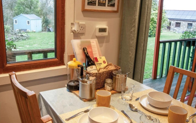 Merlins Cabin - 2 Bedroom Cabin - Blaen Cedi Farm - Penclawdd