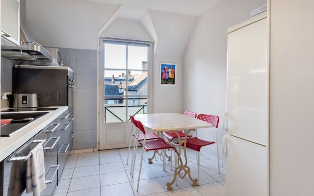 Modern & Spacious Apartment in Downtown Bayeux