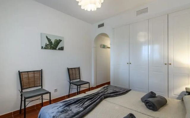 Golf & Riverside Apartment in Isla Canela