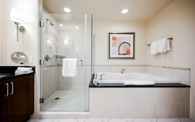Signature Suite on the Strip