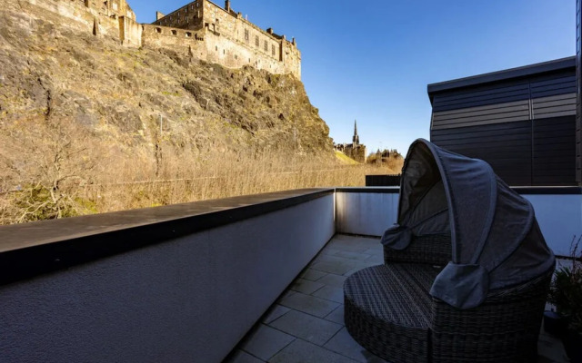 Amazing 2 Bedroom Apartment With Views of Edinburgh Castle